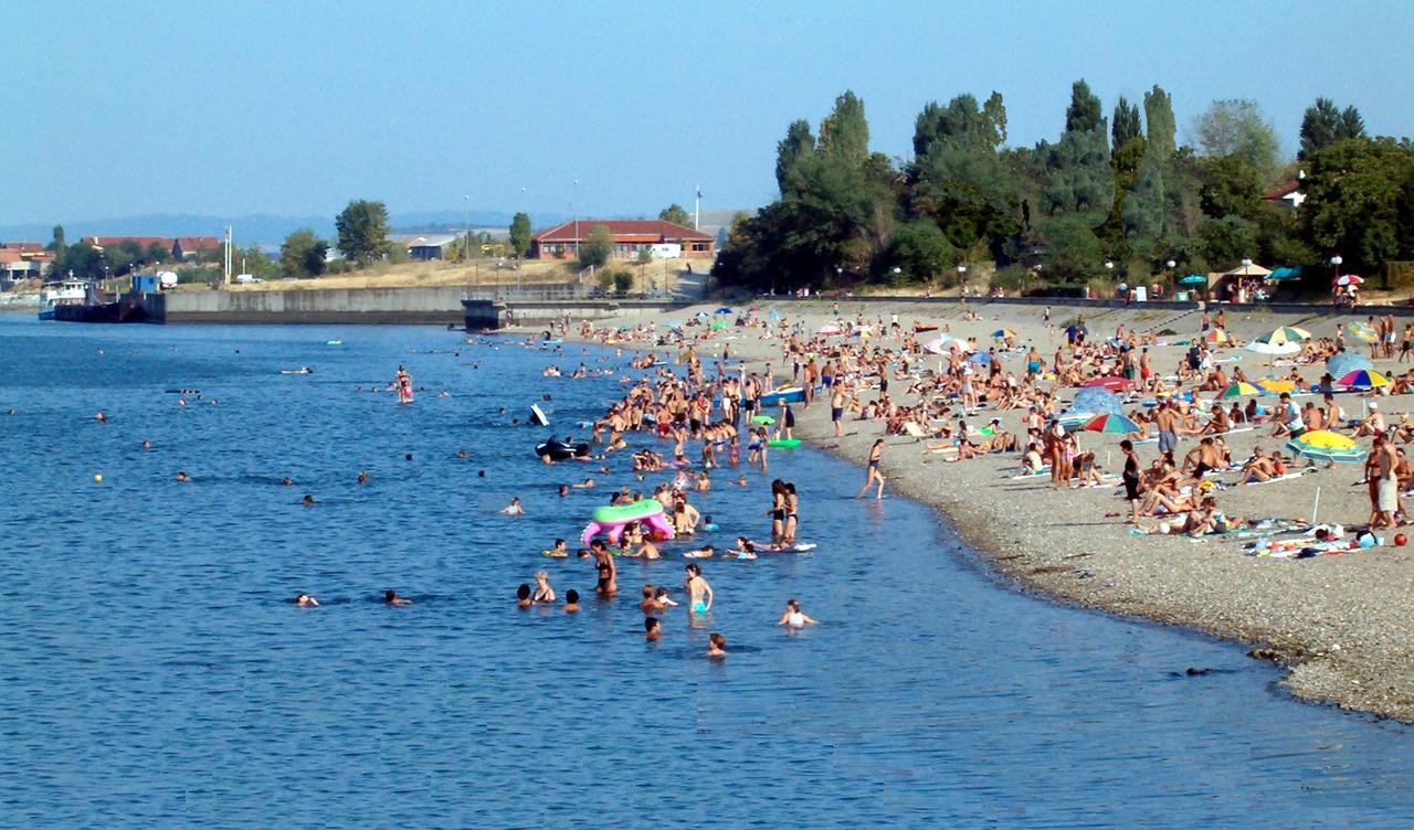 Atrijum Apartments&Rooms Kladovo Buitenkant foto